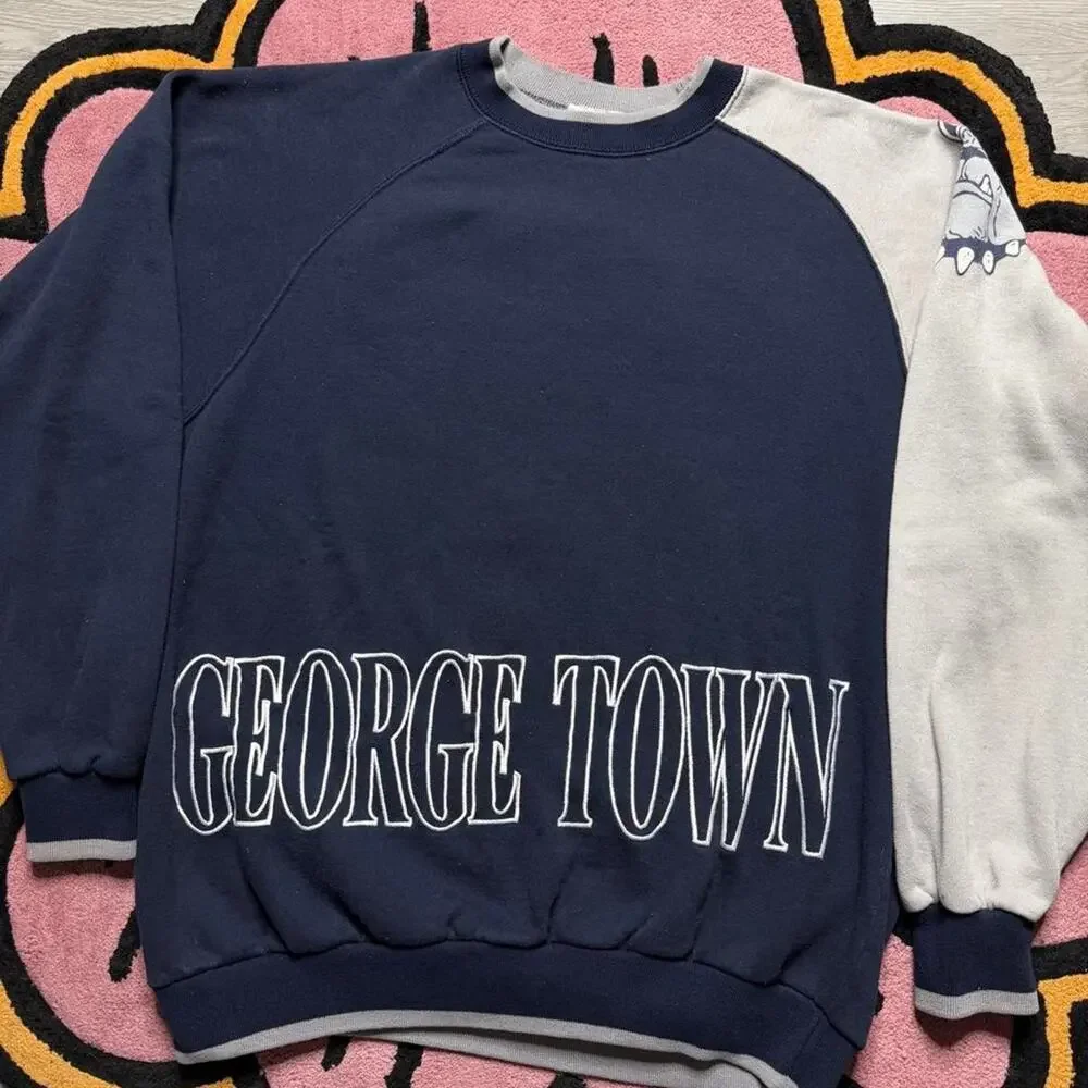 Vintage 90’s Georgetown University Embroidered Logo Crewneck Sweatshirt L/XL